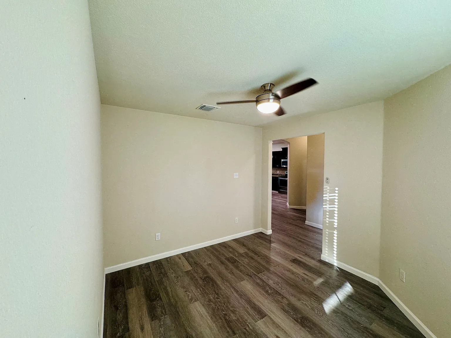 4 bed, 1898 sqft, $2,350 — Photo 4