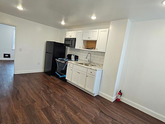 2nd image of 526 Main St APT 2
