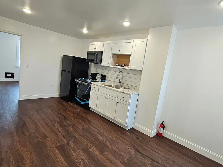 526 Main St #2 — Photo 2