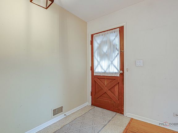 3rd image of 1407 N Douglas Ave