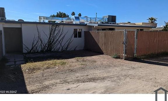 5th image of 3051 N Euclid Ave