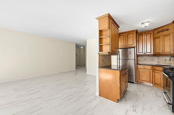 5th image of 311 E 38th St APT 16E