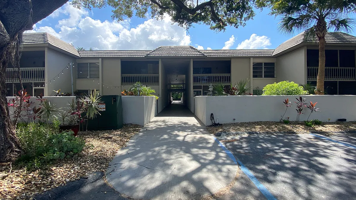 Building Photo - 3350 S Osprey Ave #103A