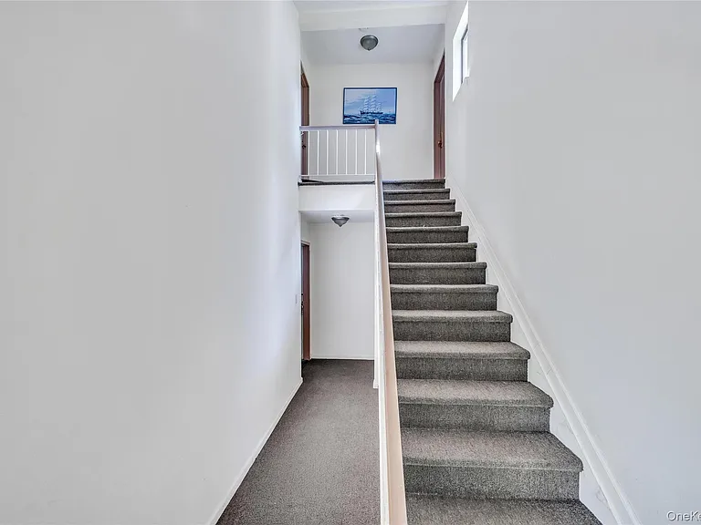 31 Richmond Blvd #1B — Photo 2
