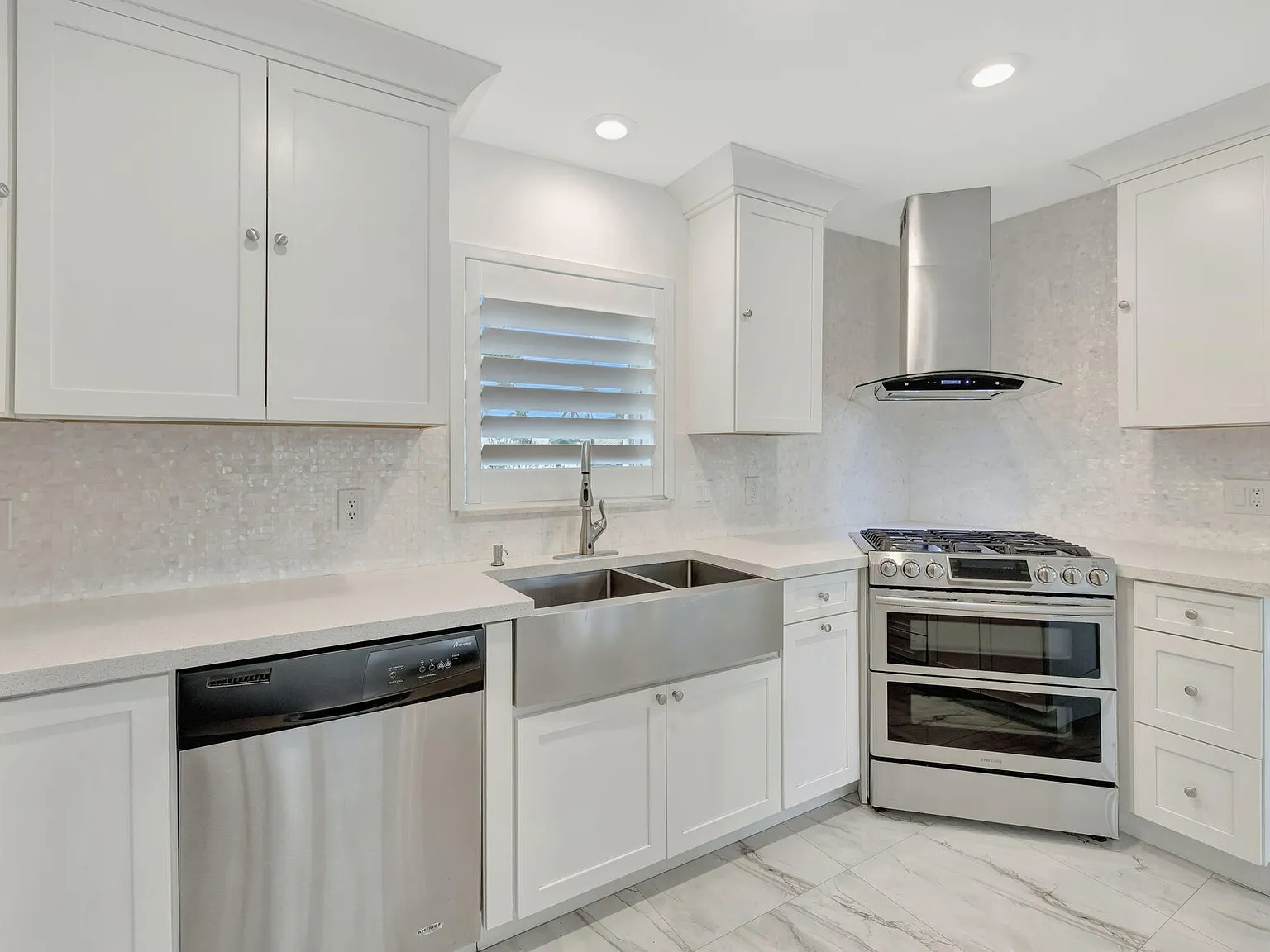 3 bed, 2.5 bath, 1799 sqft, $8,200 — Photo 4