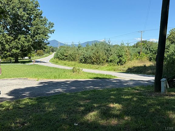 3rd image of 1801 Centerville Rd