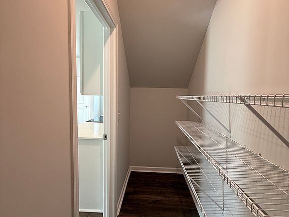 4th image of 4919 Sandringham Ln