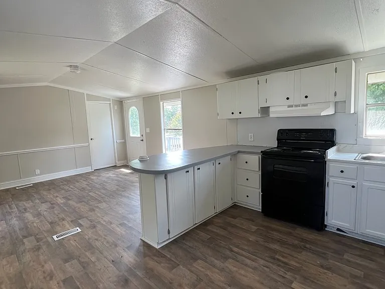 129 Allison Ln — Photo 5