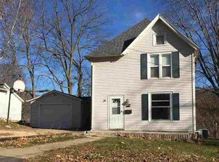 420 N 5th St, Savanna, IL 61074