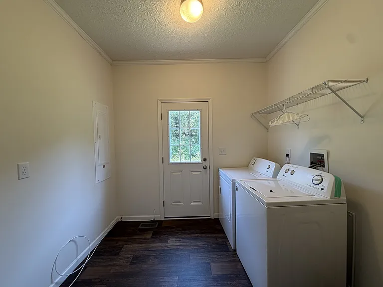 1311 E Memorial Hwy — Photo 15