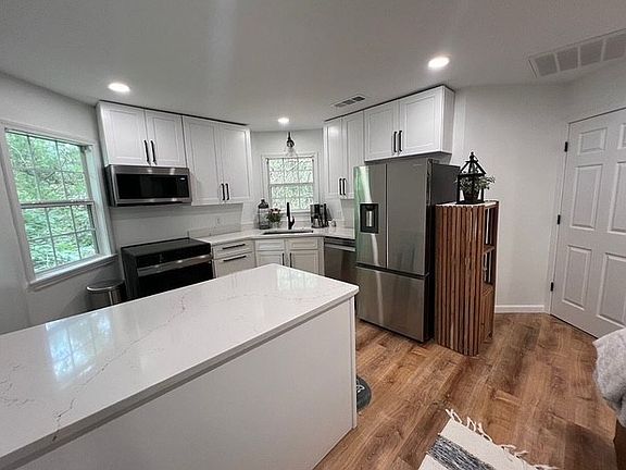 3rd image of 566 Hathorn Rd