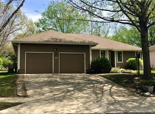 904 Joseph Dr, Lawrence, KS 66049