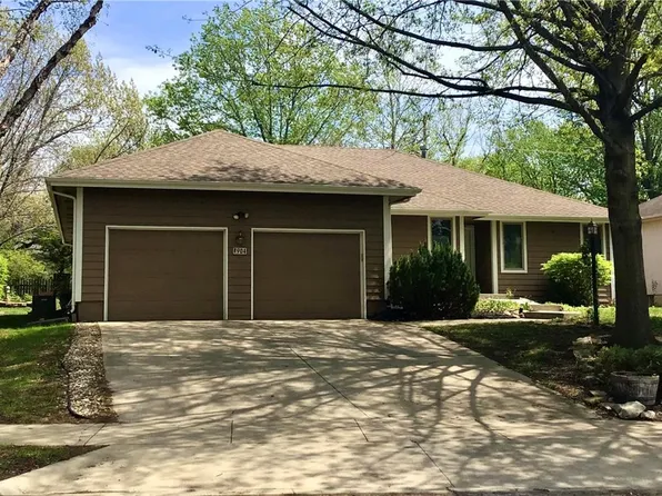 904 Joseph Dr, Lawrence, KS 66049