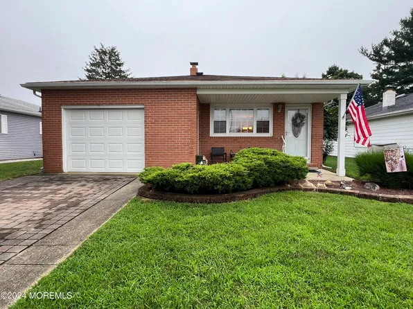 13 Ravenna Court, Toms River, NJ 08757