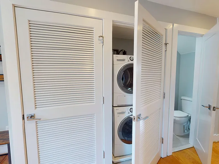 1530 Levis St NE — Photo 8