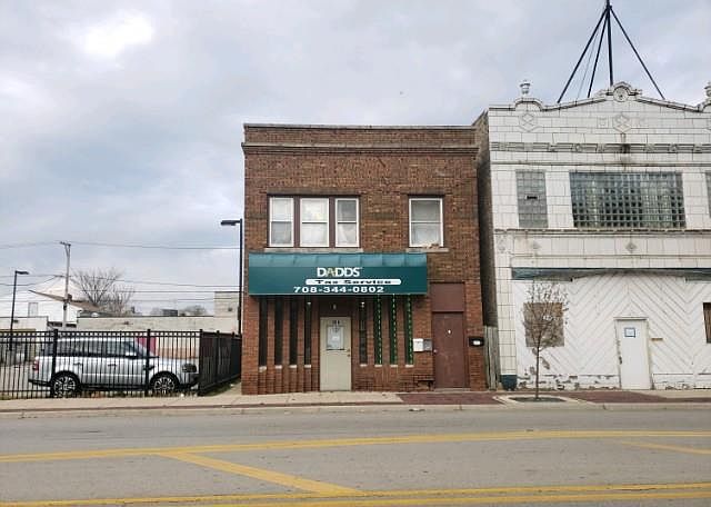 1st image of 906 S 5th Ave