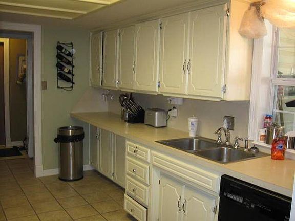 Kitchen (remodeled since pic