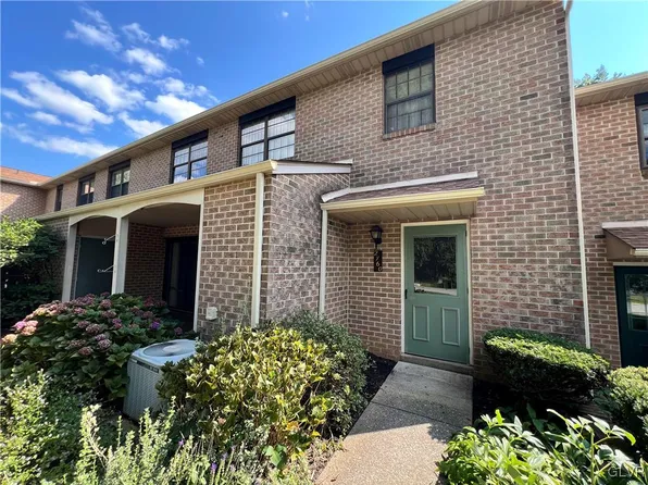 2760 Springhaven Pl, Macungie, PA 18062