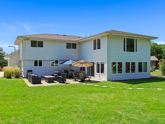 4th image of 18W723 Avenue Chateaux N