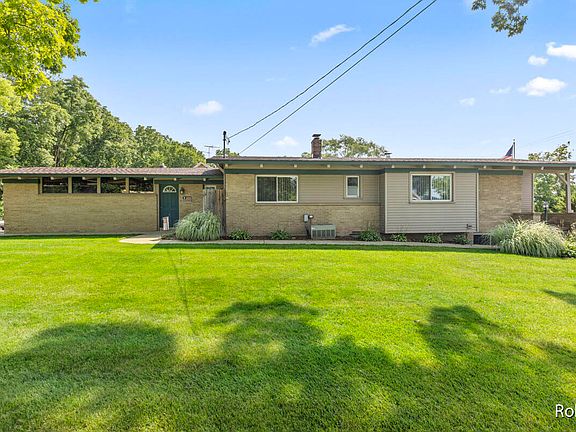 4th image of 2515 Hillside Dr NW