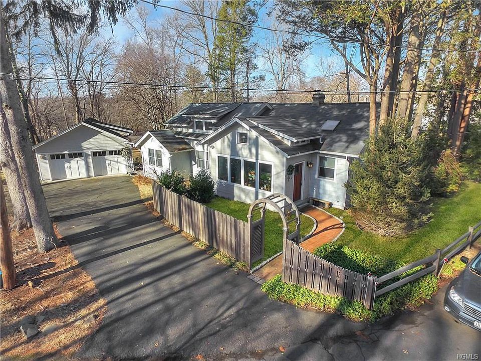 1st image of 4 Carlann Ln