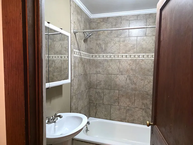 2560 S Main St — Photo 13