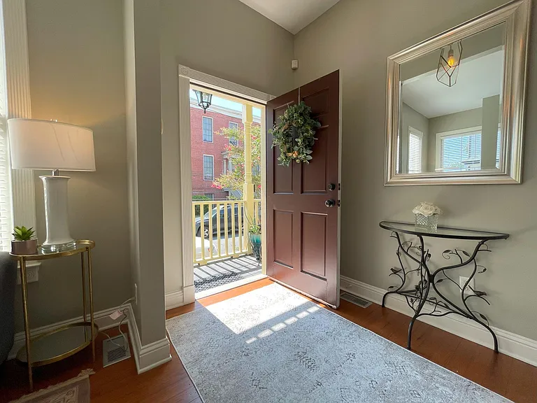 501 Blair St — Photo 8