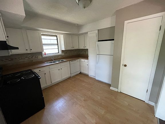 3rd image of 14108 Merrywood Cir