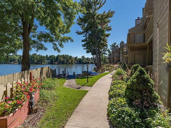 2nd image of 380 Park Dr #28