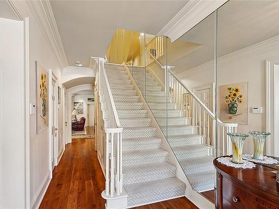 2nd image of 301 Rue Saint Peter
