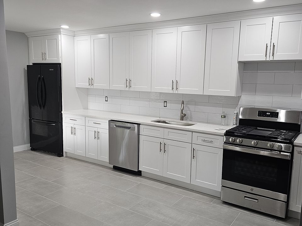 1st image of 8 Garden Pl