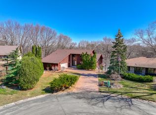 1273 Nursery Hill Ln, Arden Hills, MN 55112