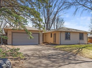 7181 Stratford Rd, Woodbury, MN 55125