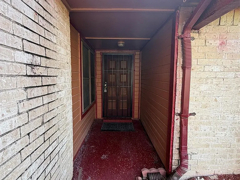 1423 Elkwood Dr — Photo 3