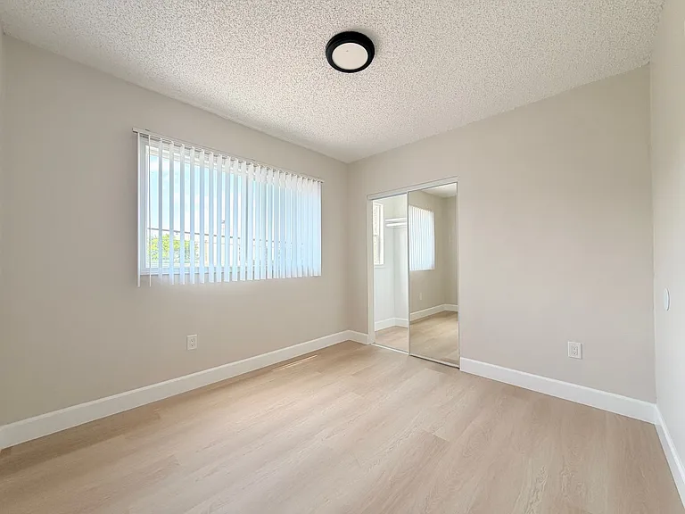 4705 Willowbrook Ave — Photo 40