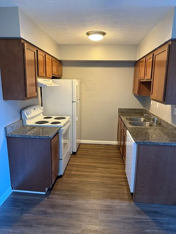 Woodhill Apartments — Photo 2