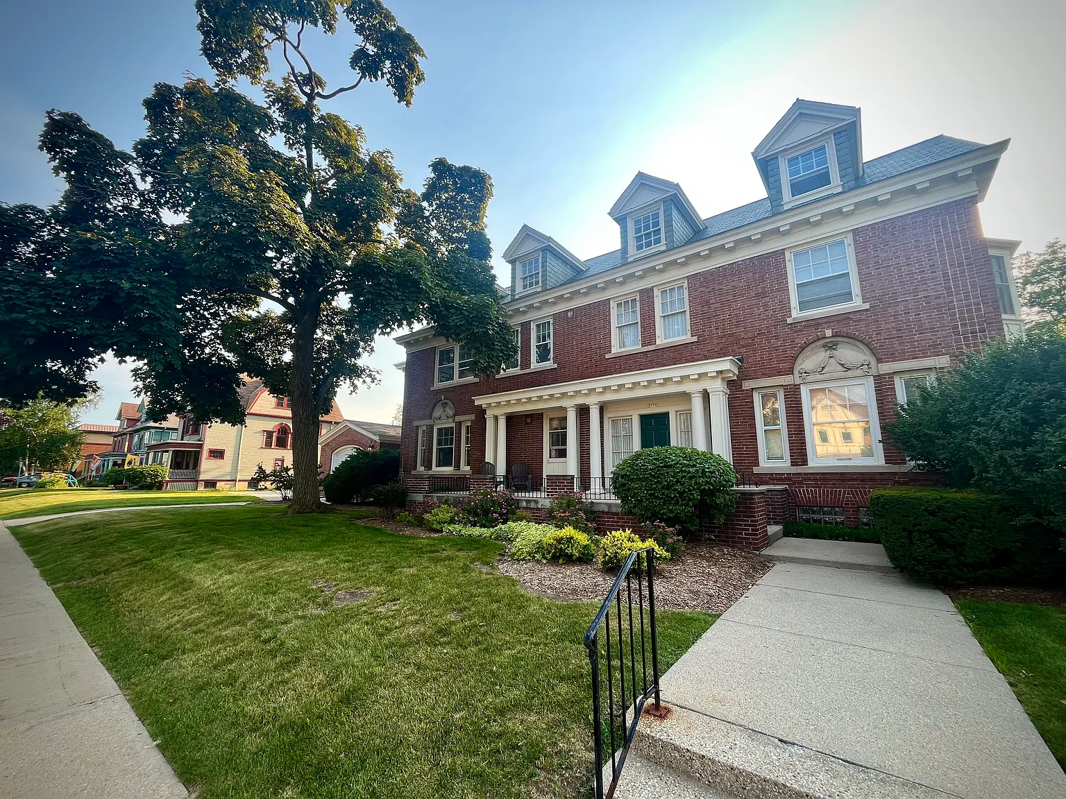 2 bed, $2,275 — Photo 2