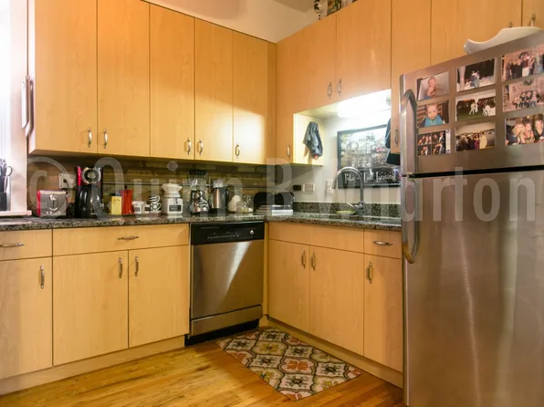 1511 W Chestnut St APT 1F, Chicago, IL 60642