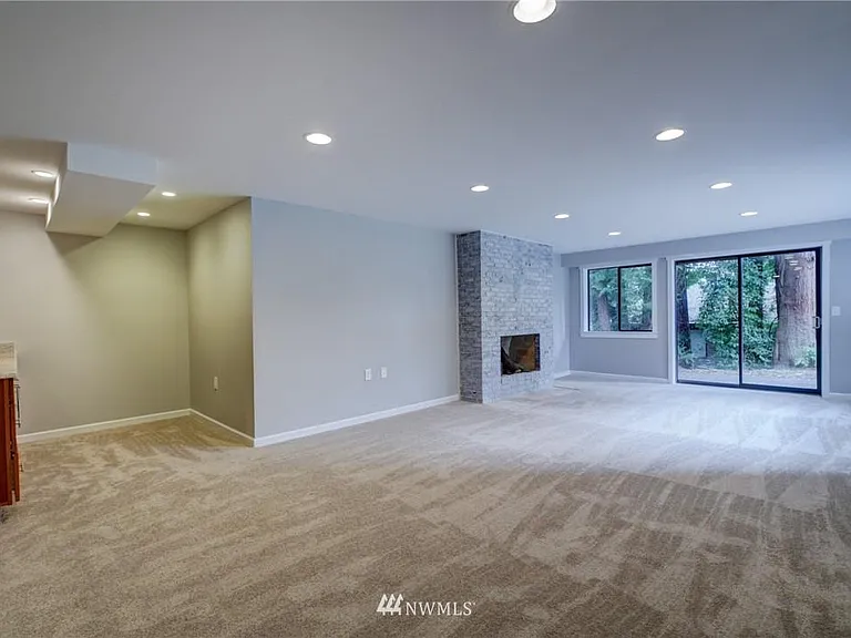 12814 NE 4th Pl — Photo 15