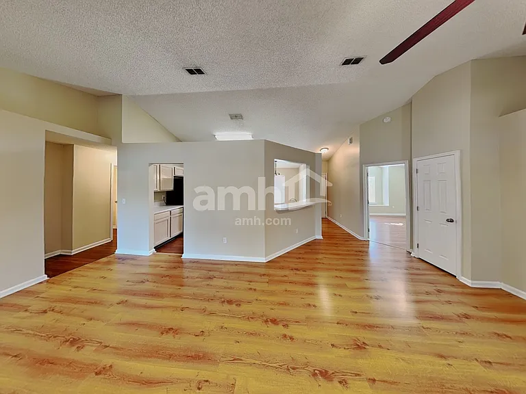 578 Prindle Dr E — Photo 4