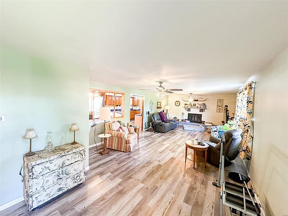 3rd image of 1503 Roberts St