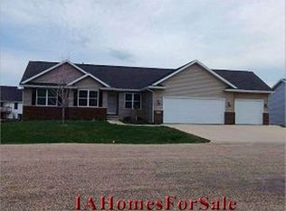111 Driftwood Cir, Palo, IA 52324