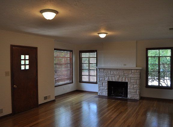 3rd image of 314 W Orchard St