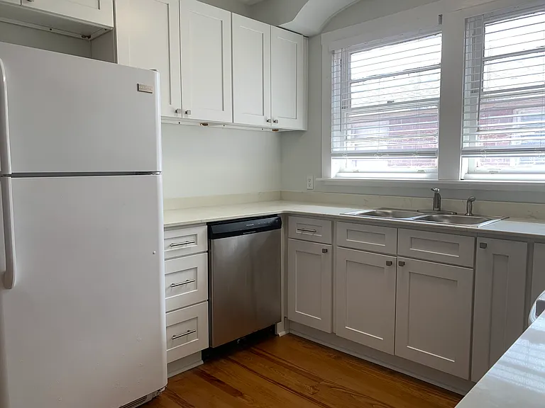 2344 Oak St #3 — Photo 5
