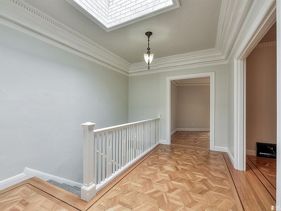 5th image of 2772 Diamond St