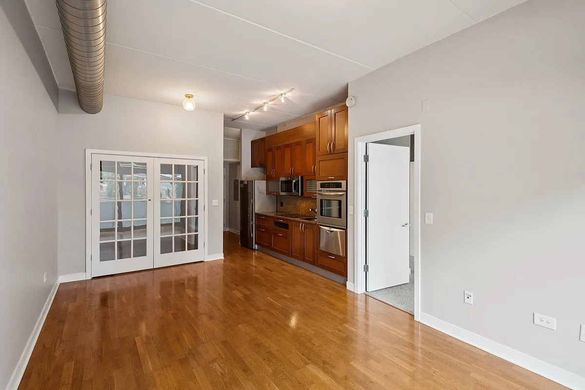 Building Photo - 650 W Wayman St #302C