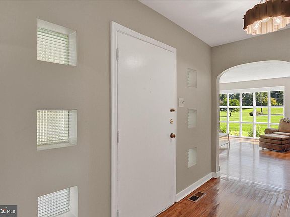4th image of 4105 Valley View Rd
