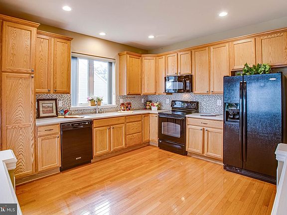 4th image of 11 Hartford Way