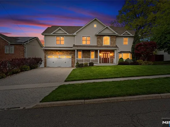 160 Lozier Ter, River Edge, NJ 07661