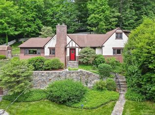 320 Sarles Ln, Pleasantville, NY 10570